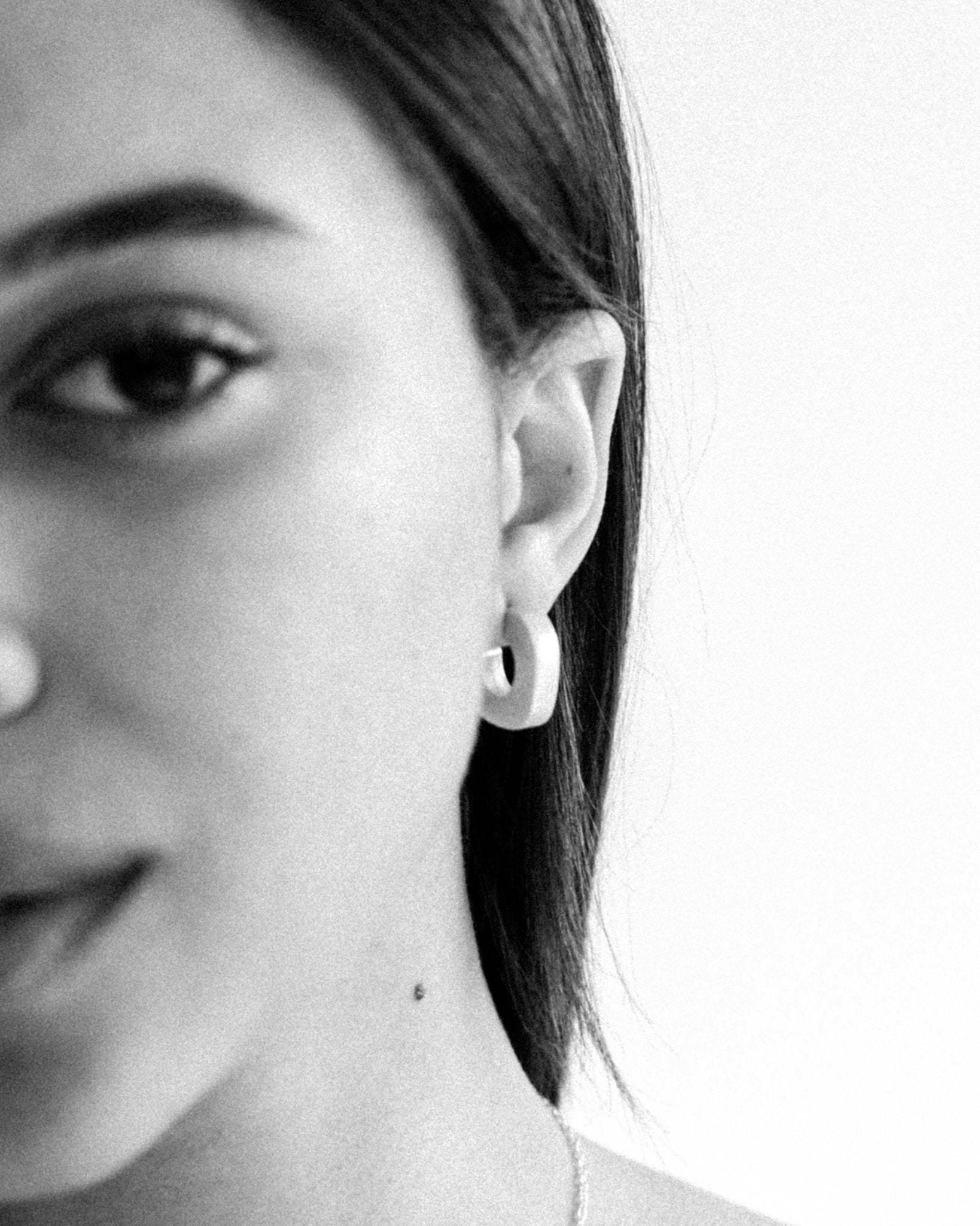 Hand-finished silver Rhea earrings with polished look