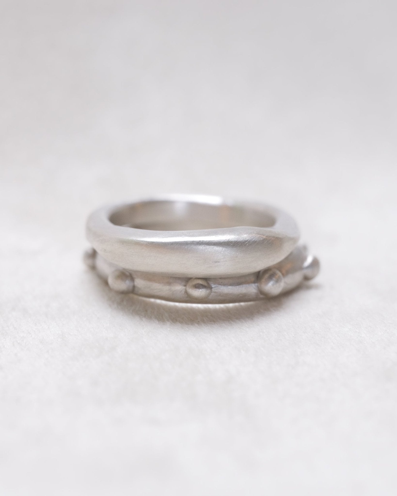 WAVE & DOT DUO - Cklasic Artistic sterling silver ring set with sculptural details