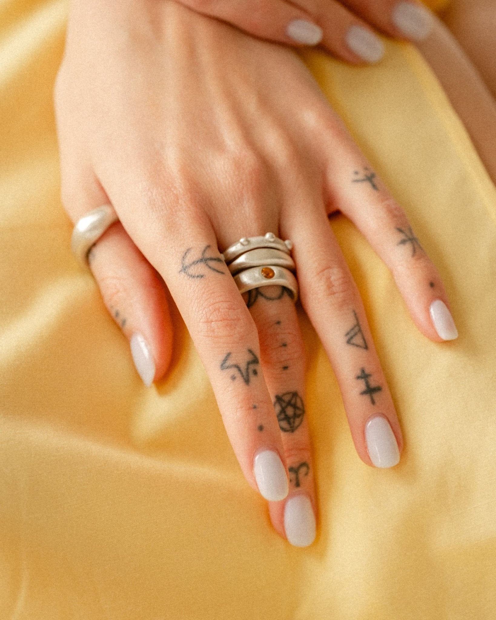 CKLASIC silver ring set with wave and dotted designs