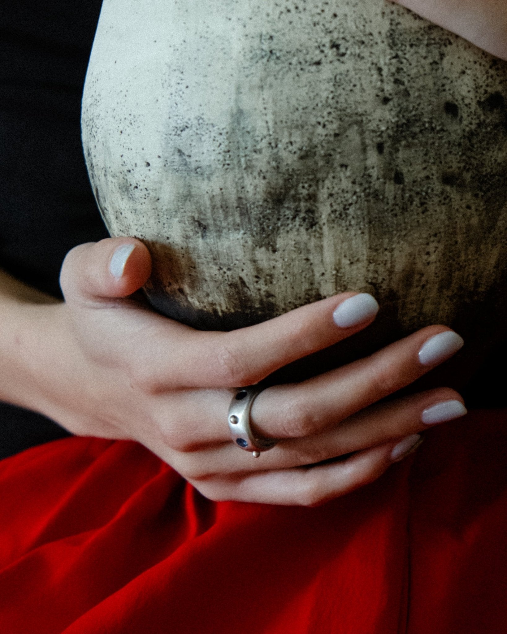 Fiora Ring close‑up showing evenly spaced gemstones and silver dots