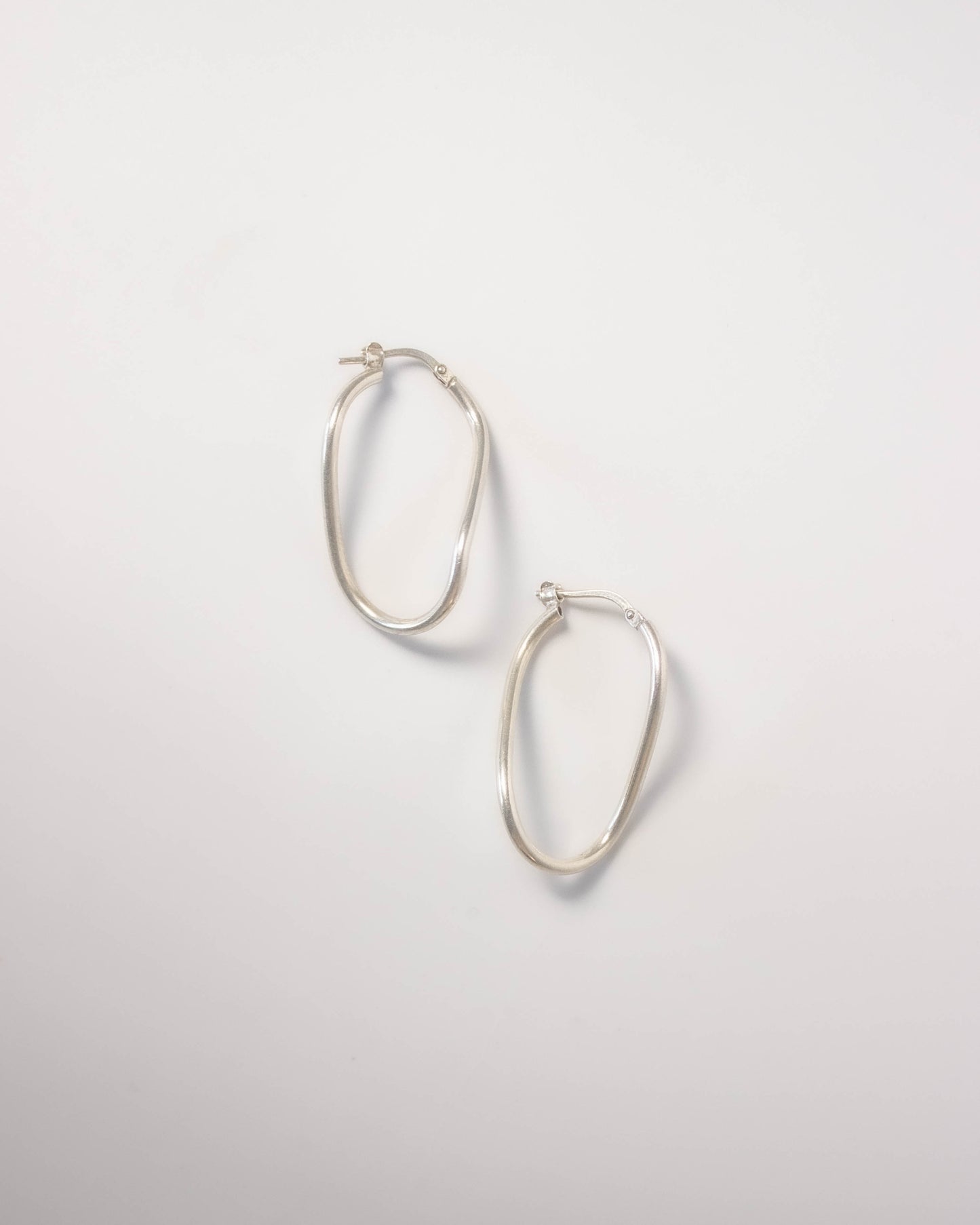 OUTLINE EARRINGS