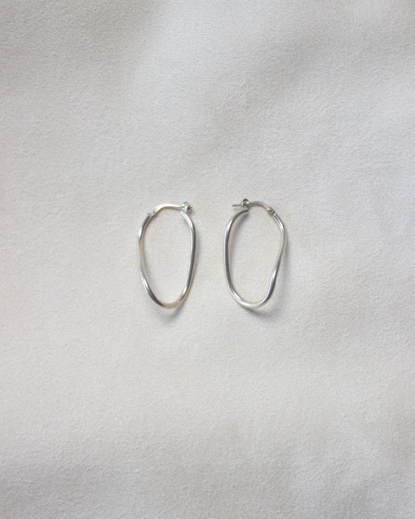 OUTLINE EARRINGS