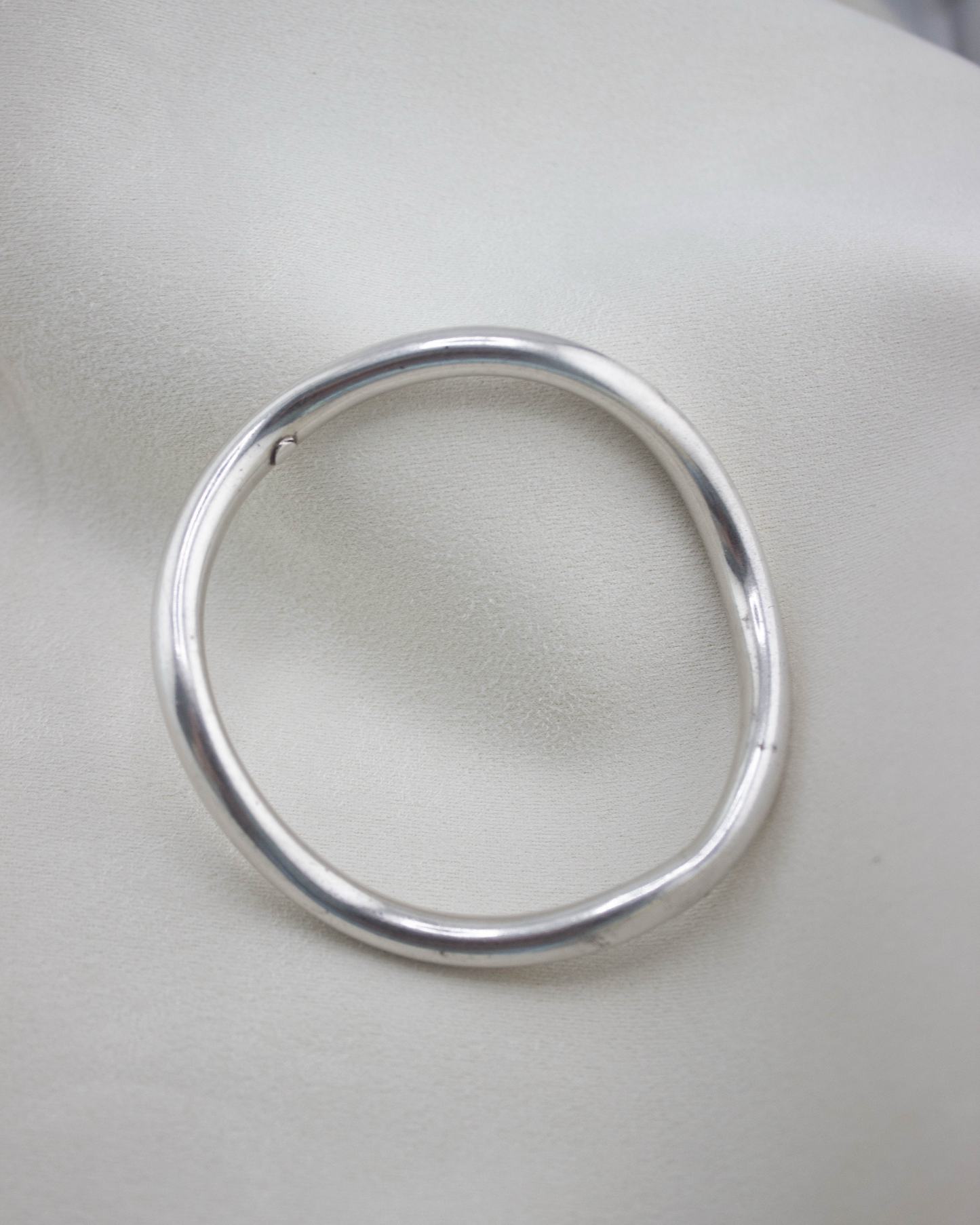 AURA BANGLE