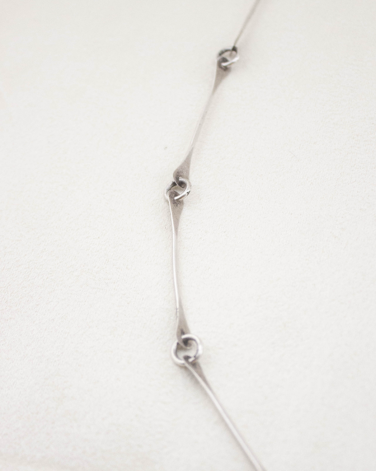 LIGHT BAR BONE NECKLACE